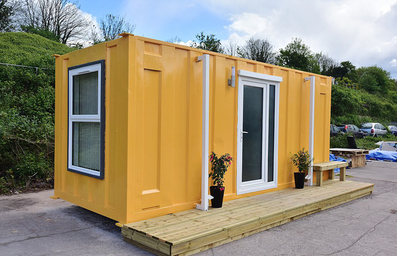 集裝箱也能當(dāng)住宅？英國企業(yè)家創(chuàng)新改造，為流浪漢提供溫暖家園